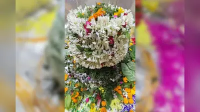 Aaj Ka Darshan: गेंदा, गुलाब और बेलपत्र से सजे बाबा गरीबनाथ, उमड़ी भक्तों की भीड़